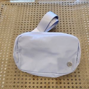 Lululemon Everywhere bellt bag - nwt